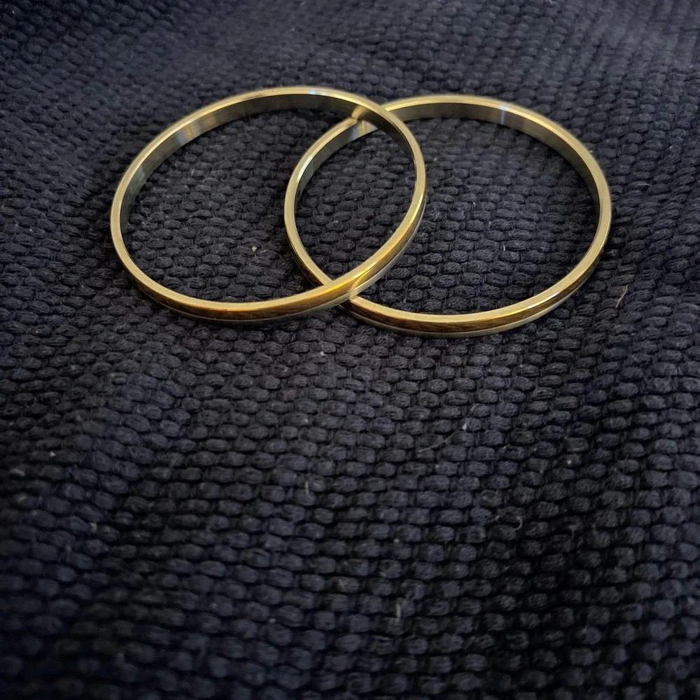 2 Tone Gold/Silver set of 2 Bangles - Picture 3 of 5